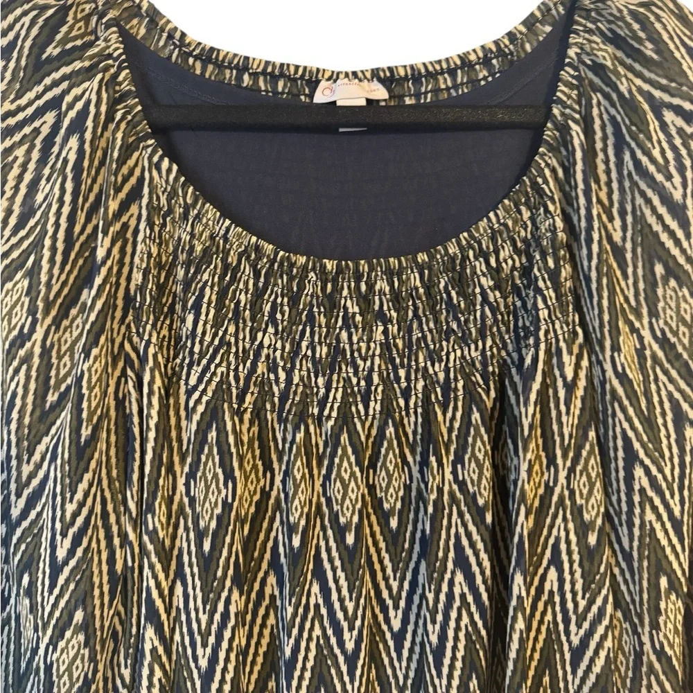 NAVY/TAN PRINT TOP w/SLEEVE DETAIL PLUS: 2X #W - Picture 4 of 12